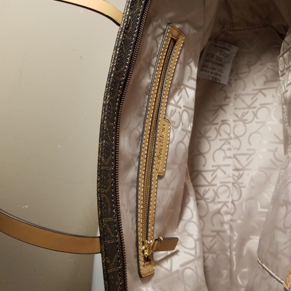 Brand new Calvin Klein hobo 11x14 inches - Picture 5 of 5